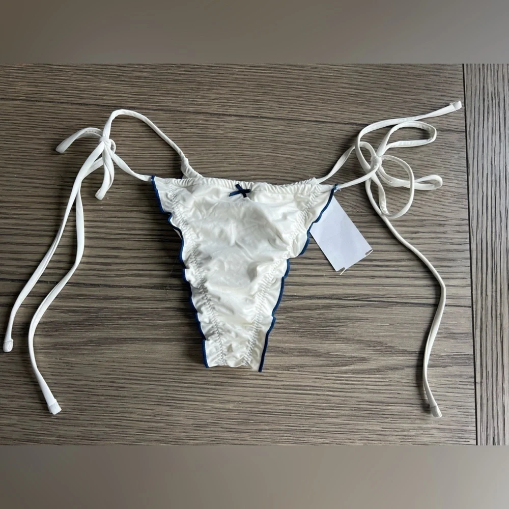 Frankies Bikinis tidal side